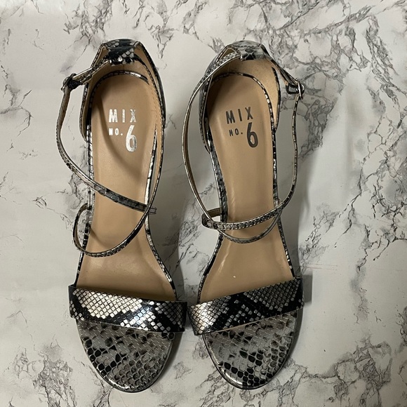 Sz 8.5 Silver & Black Snakeskin Mix No 6 Heels w/ Adjustable Ankle Strap 😍 - Picture 2 of 8